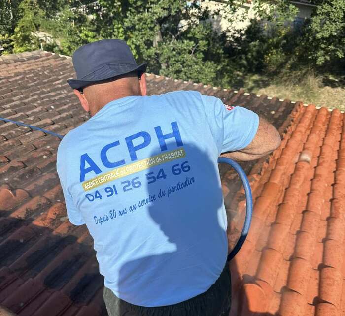 Nettoyage par l’entreprise de couverture ACPH à Marseille