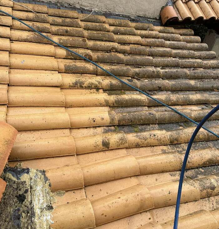 Nettoyage de toiture avant / après à Marseille