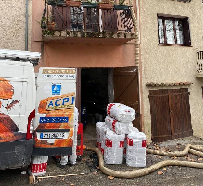 isolation par soufflage de laine Rockwool par l’entreprise ACPH à Marseille
