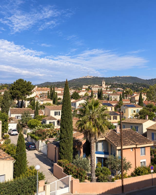 vue sur le village de Château-Gombert, 13e arrondissement, Marseille 13013