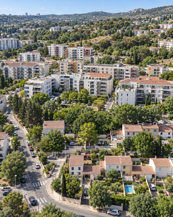 immeubles récents et maisons individuelles au Merlan, 14e arrondissement, Marseille 13014